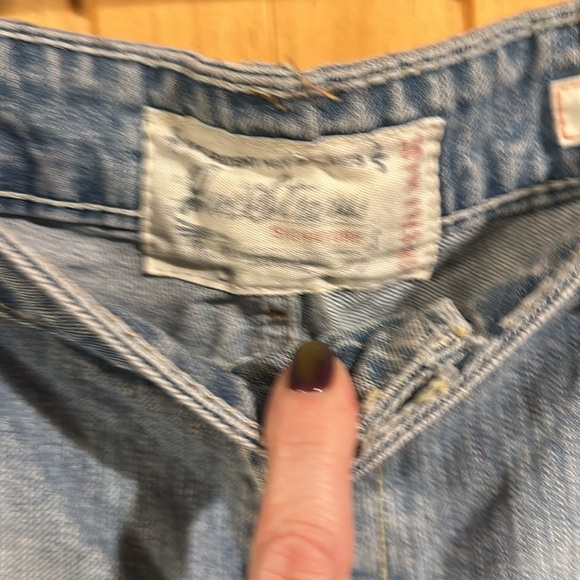 LEVIS Vintage Misses Low Rise Long Hem Jean Shorts - Picture 3 of 6